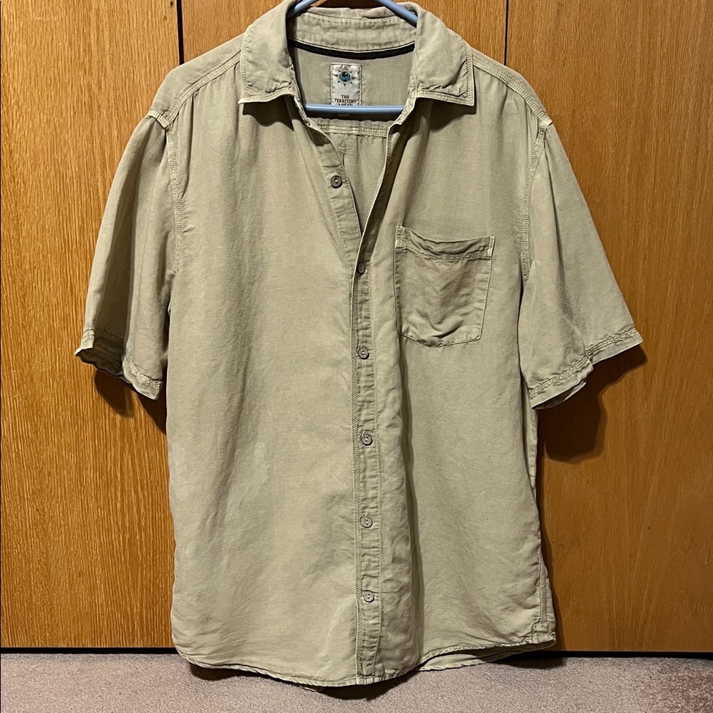 The territory ahead, short sleeve button down linen blend. Tan sz. L good cond.